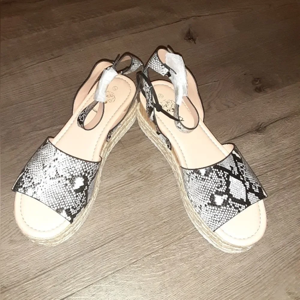 Women's Snake-Print Wedge Sandals, Platform, Size 10